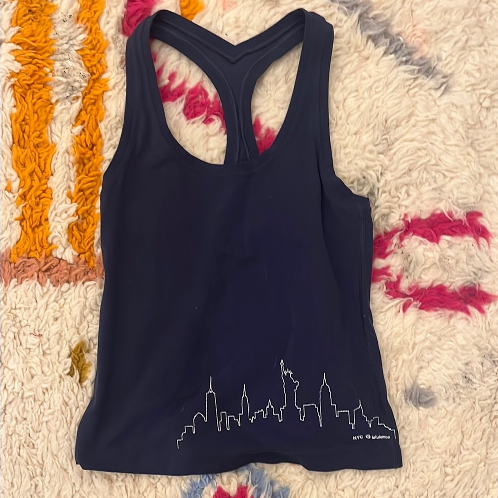 Lululemon cropped Swiftly Tank with NYC skyline